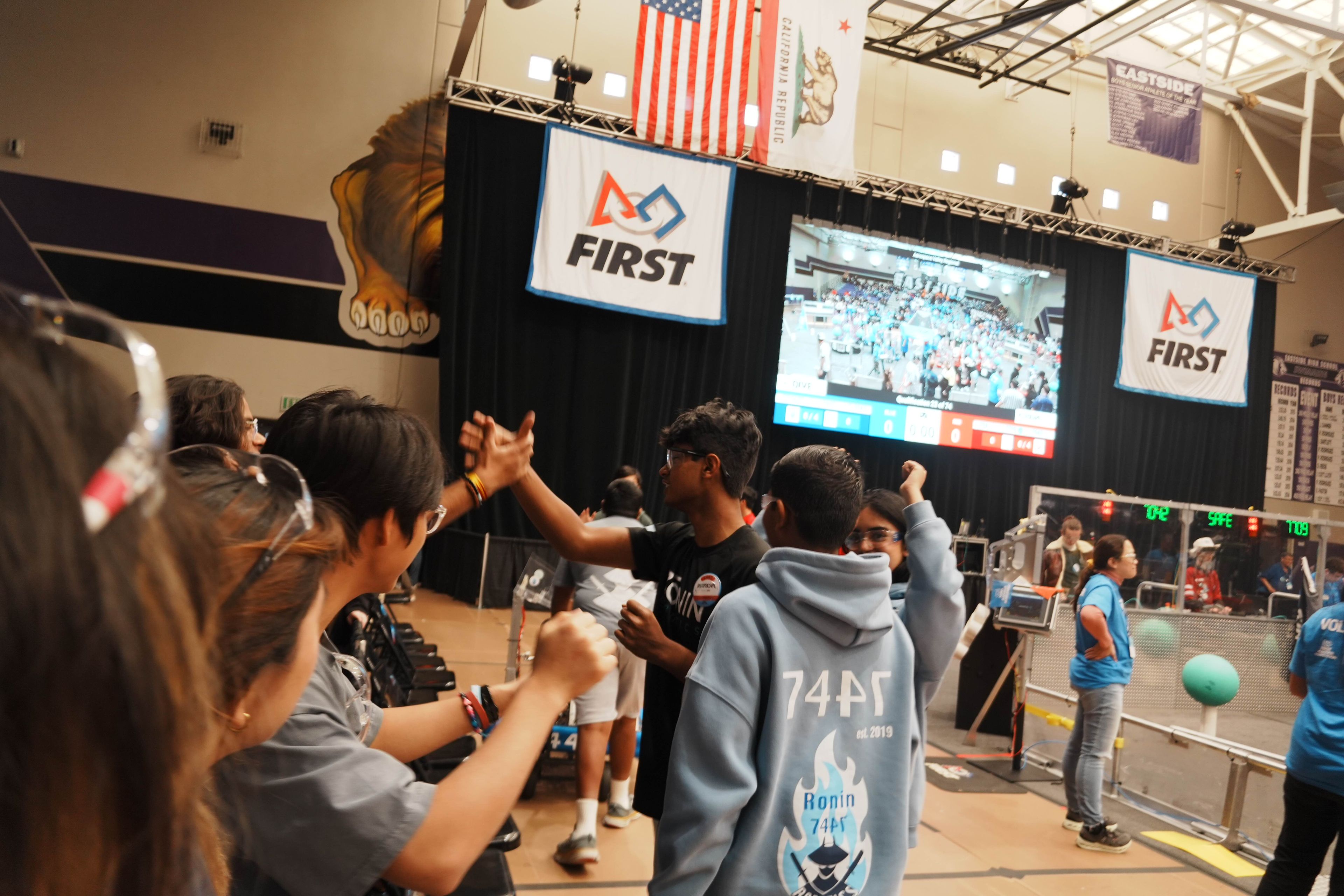 Rōnin Robotics Team Member Cheer at FIRST® Robotics Competition Aerospace Valley Regional 2025.